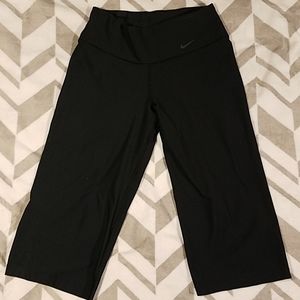 Nike Black Workout Capri Pants XS